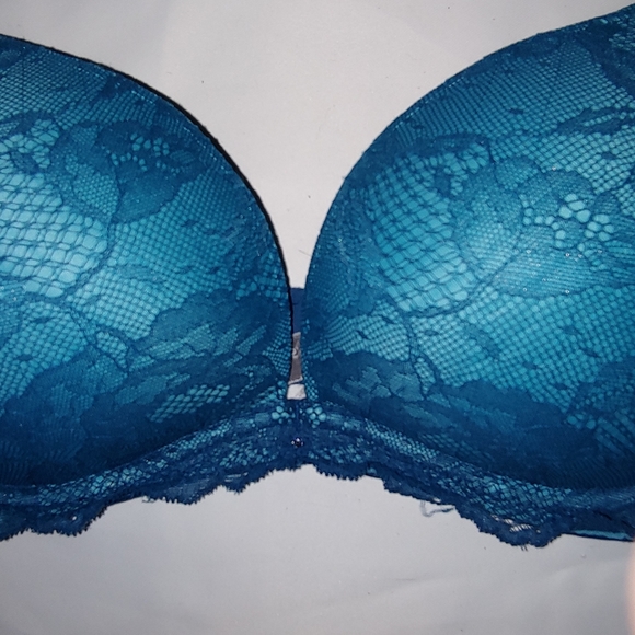 Victoria Secret bra.  36D - Picture 2 of 8